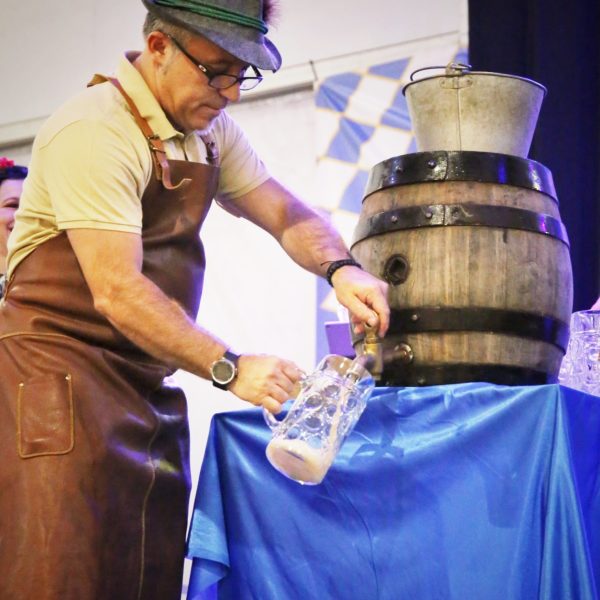 Apertura del primer barril en Oktoberfest Valdespartera